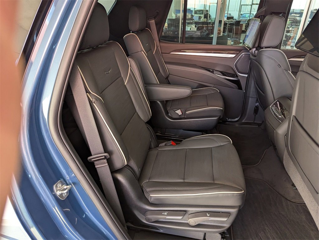 2025 Cadillac Escalade Premium Luxury photo 35