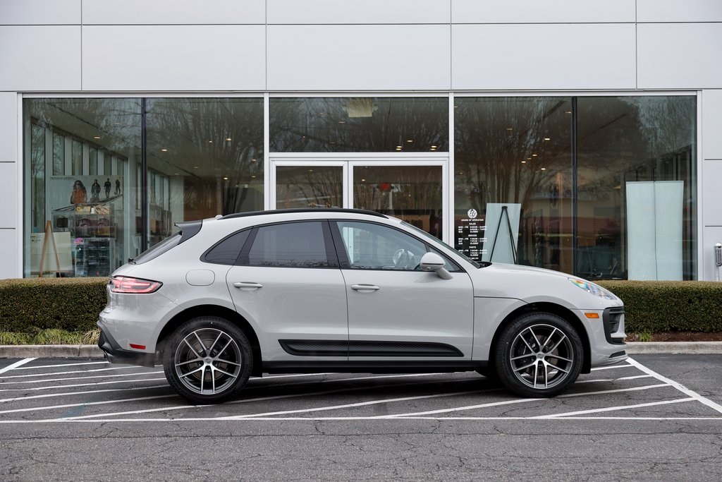 2025 Porsche Macan T photo 8