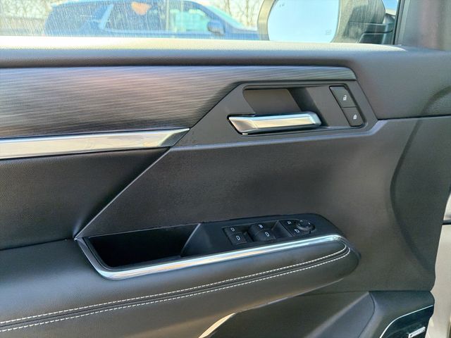 2025 GMC ACADIA - Image 23