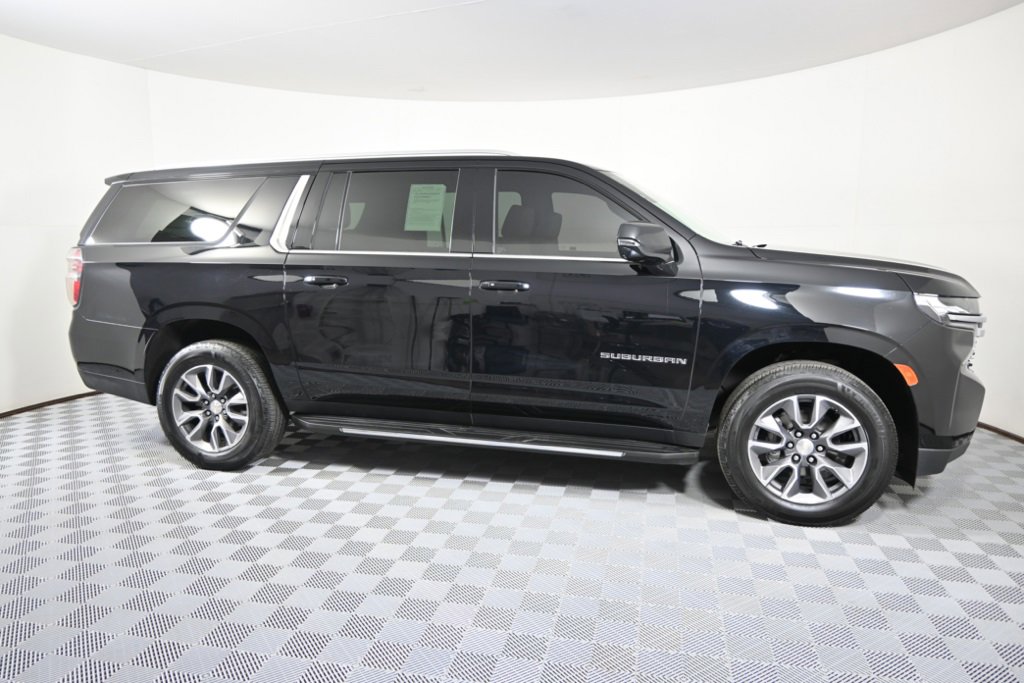 2023 Chevrolet Suburban LT photo 8