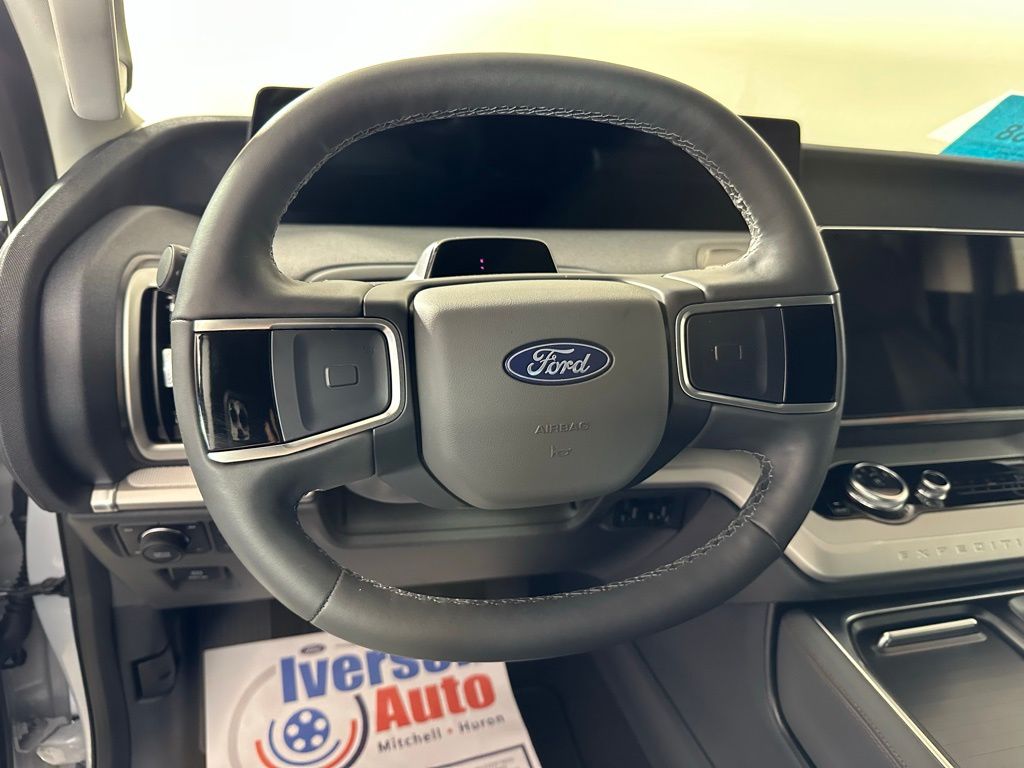 2025 Ford Expedition MAX photo 8
