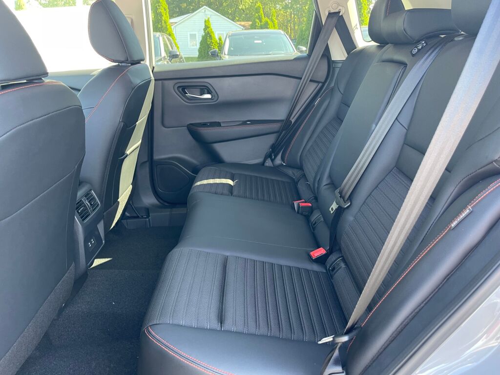 2026 Nissan Rogue SV photo 11
