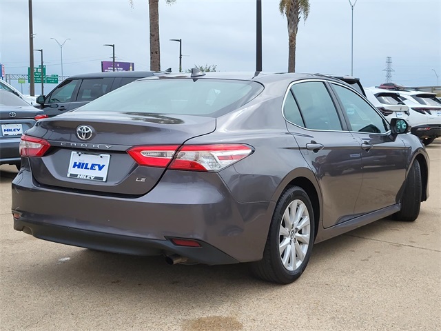 2019 Toyota Camry LE photo 2