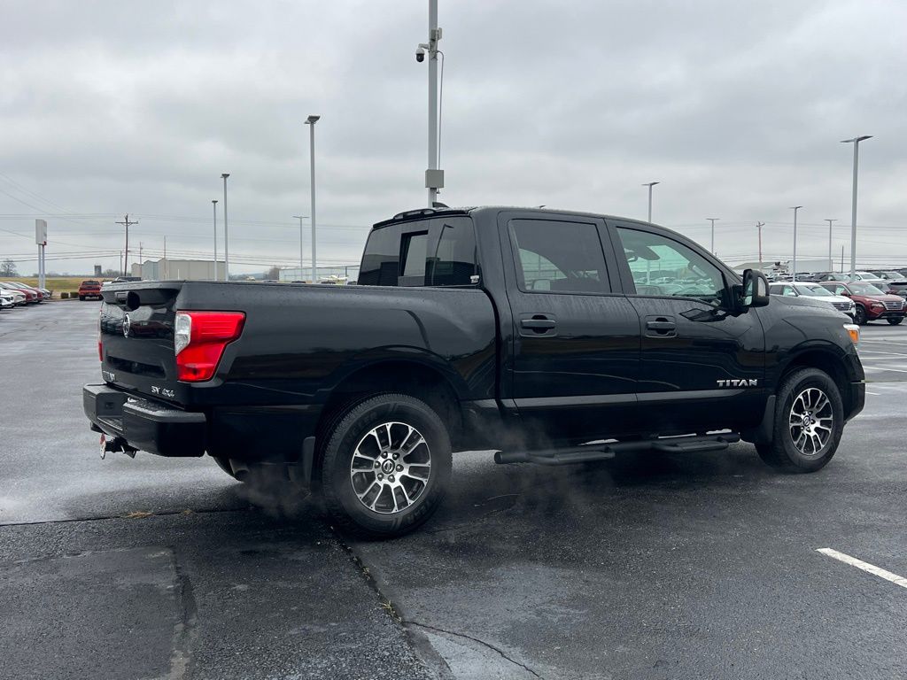 2022 Nissan Titan SV photo 4