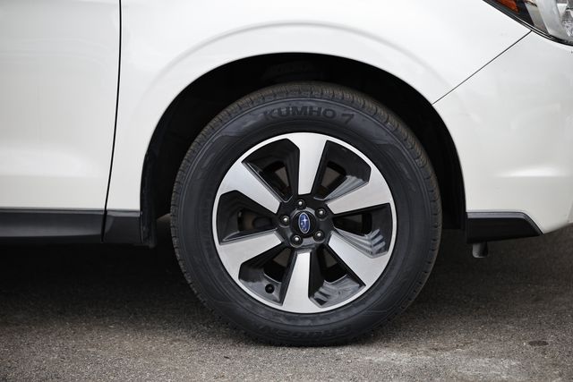 2017 Subaru Forester 2.5i Premium photo 4