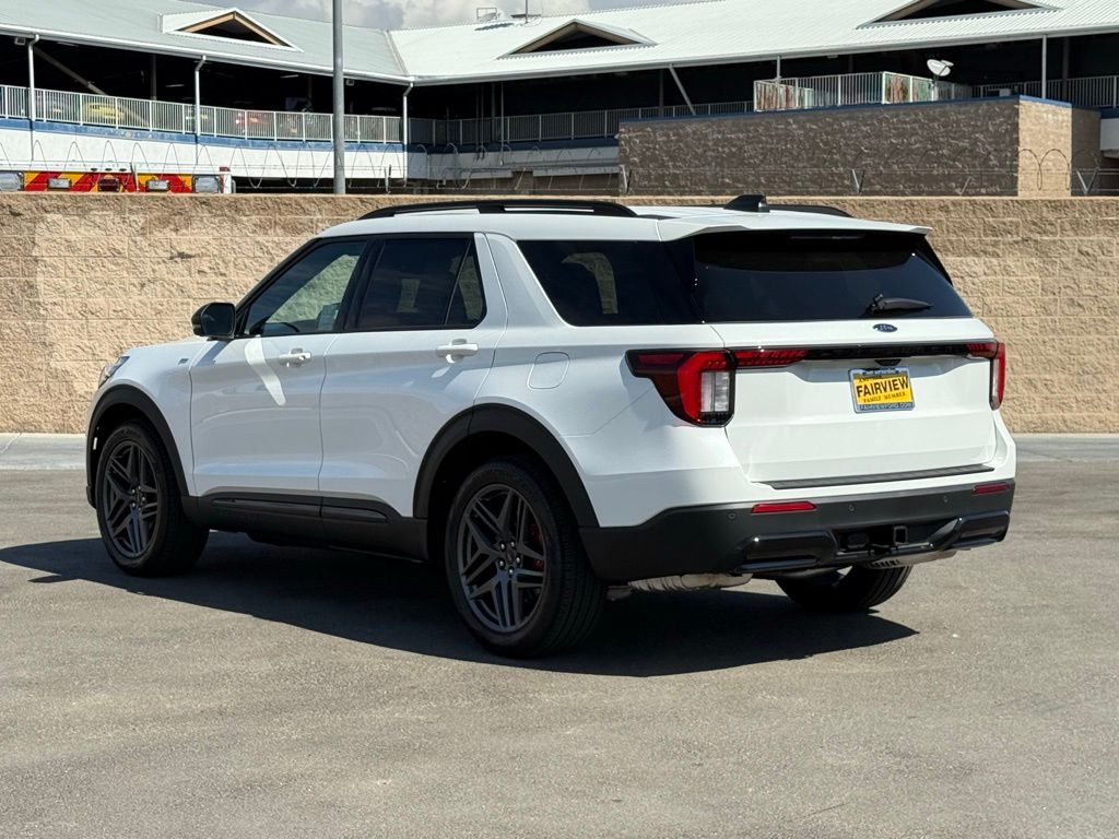 2025 Ford Explorer ST-Line photo 4