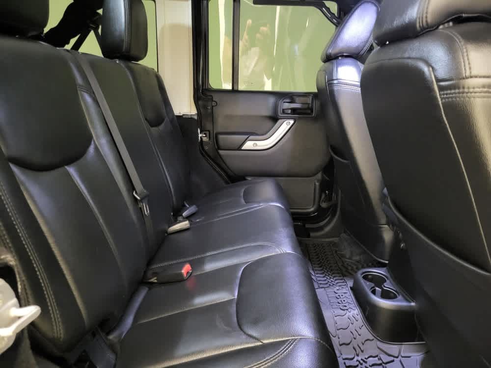 2016 Jeep Wrangler Unlimited Sahara photo 25