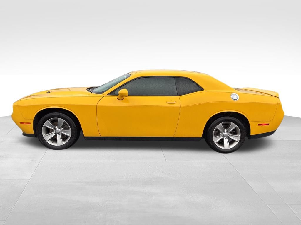 2018 Dodge Challenger SXT photo 2