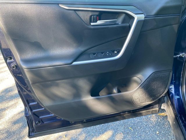 2021 Toyota RAV4 Hybrid XSE photo 7