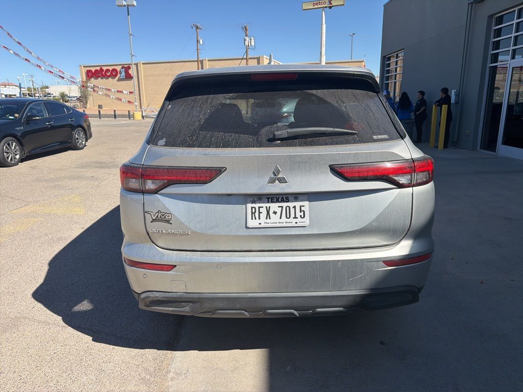 2022 Mitsubishi Outlander ES photo 4