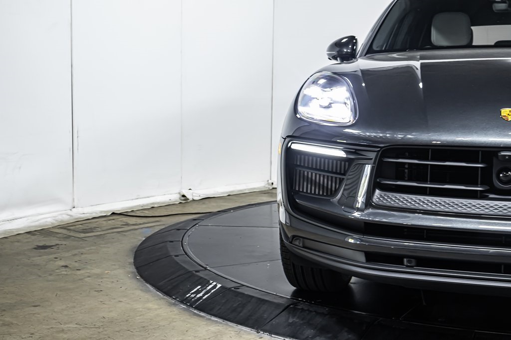 2025 Porsche Macan S photo 12
