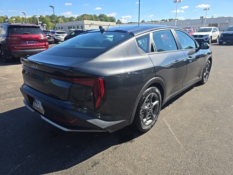 2025 Kia K4 LXS photo 3