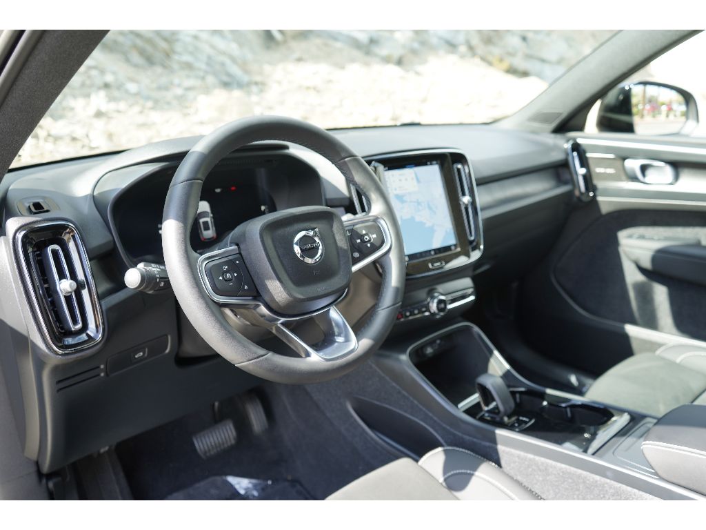 2023 Volvo XC40 P8 Ultimate photo 15