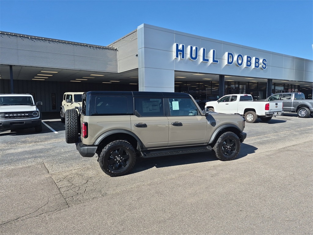 2025 Ford Bronco Outer Banks photo 2