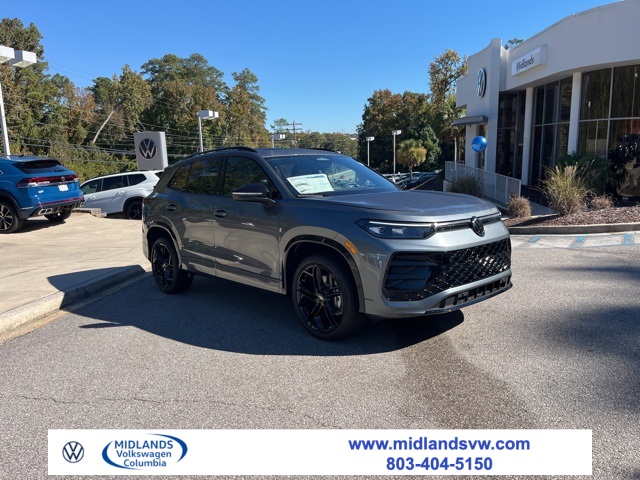 2026 Volkswagen Tiguan SE R-LINE BLACK's photo