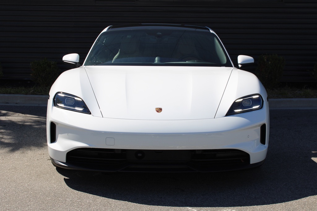 2025 Porsche Taycan 4S photo 8