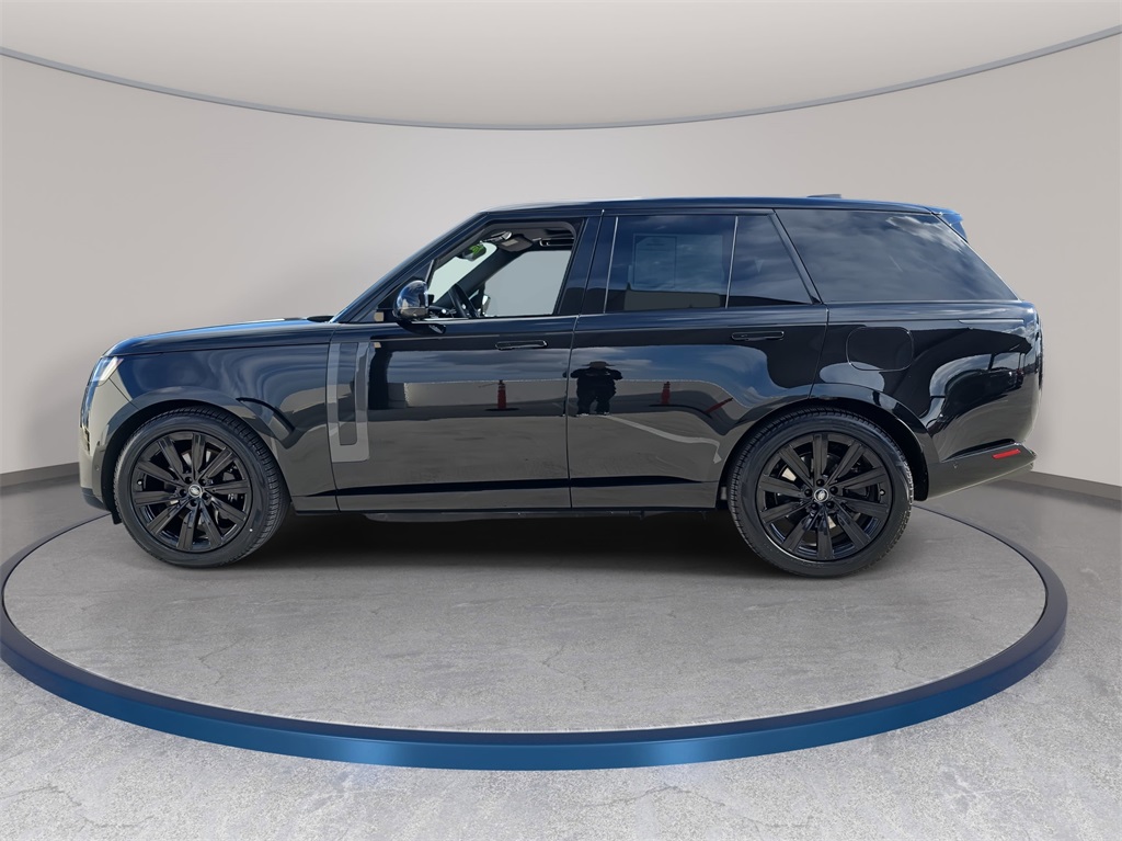 2025 Land Rover Range Rover SE photo 3