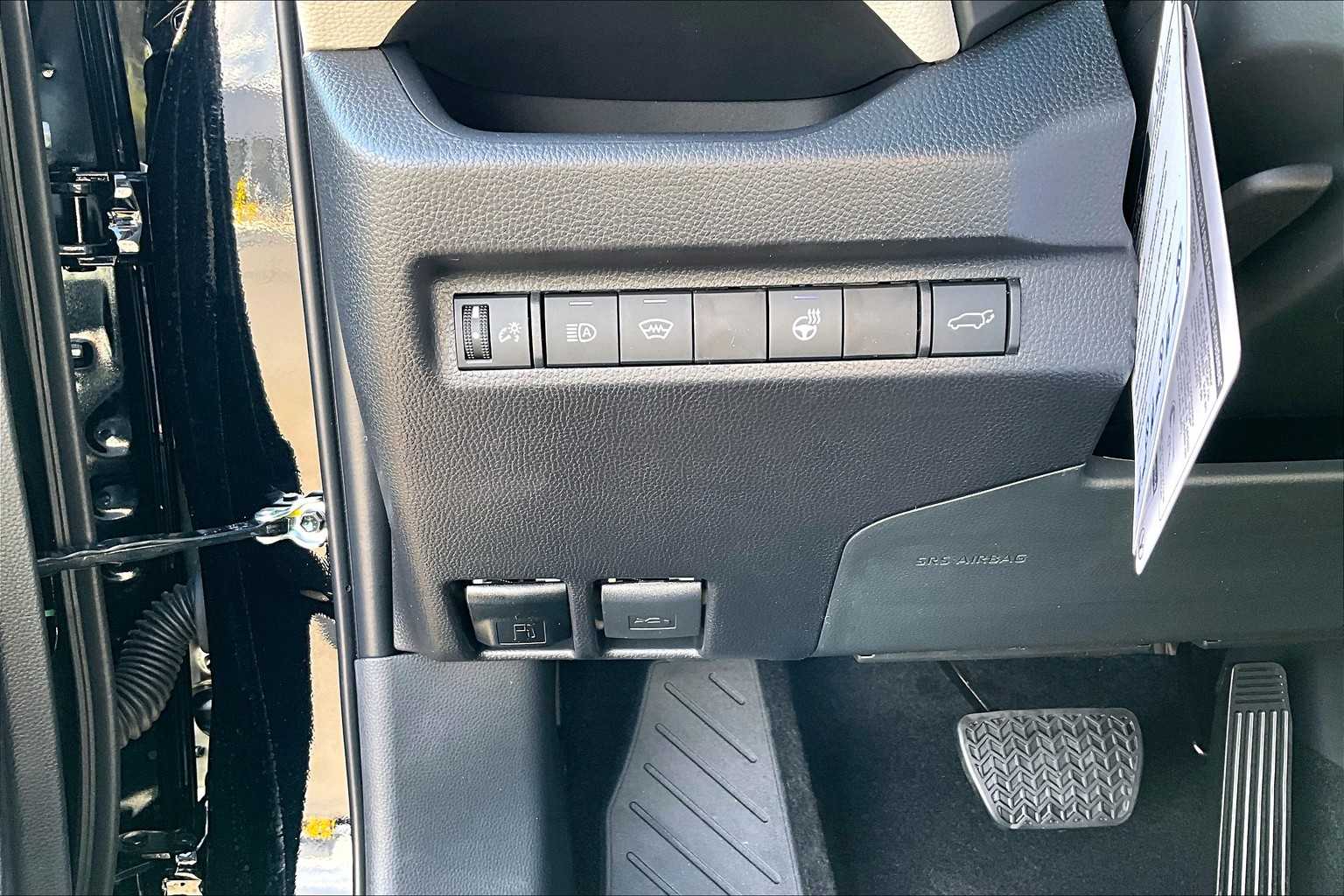 2025 Toyota RAV4 XLE photo 16