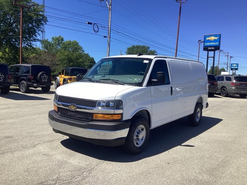 2025 Chevrolet Express 2500 Work Van photo 3