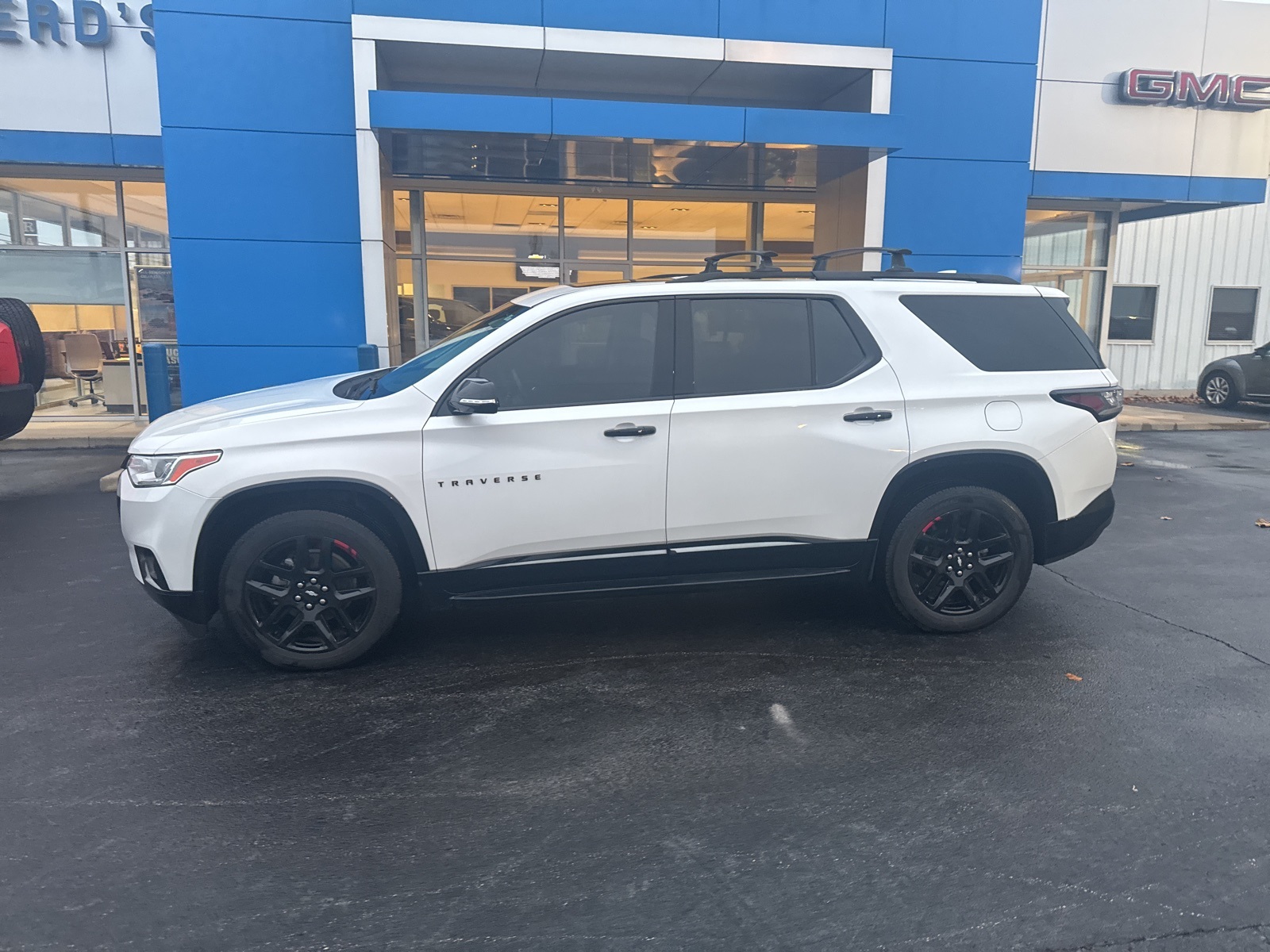 2019 Chevrolet Traverse Premier photo 2