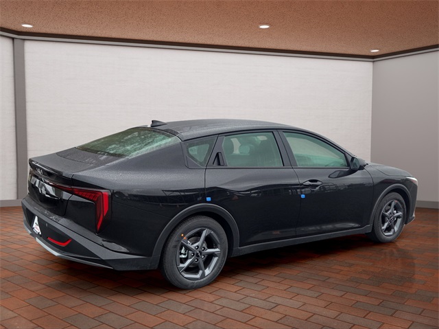 2025 Kia K4 LXS photo 3