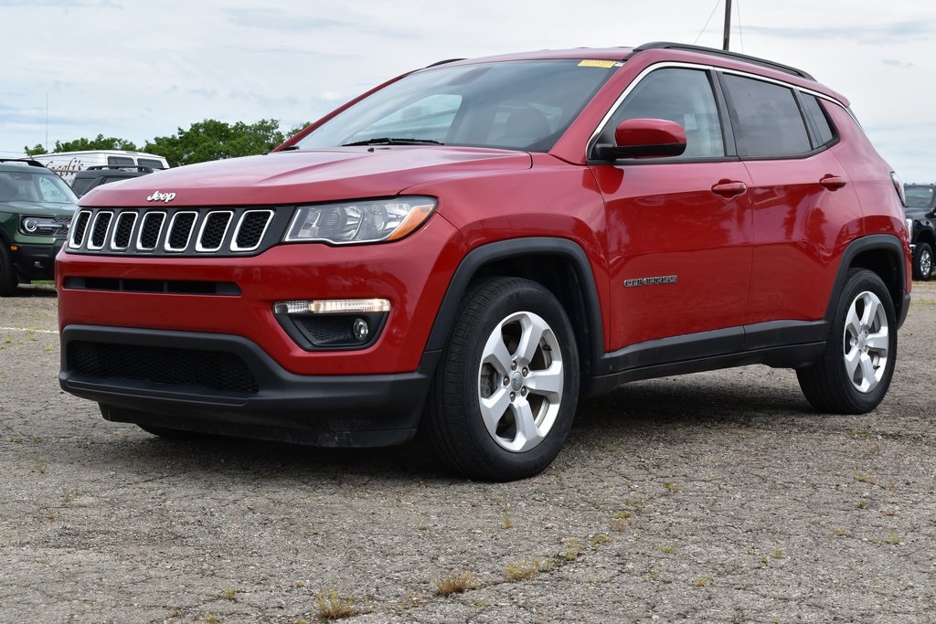 Used 2019 Jeep Compass Latitude with VIN 3C4NJCBB8KT851777 for sale in Kansas City