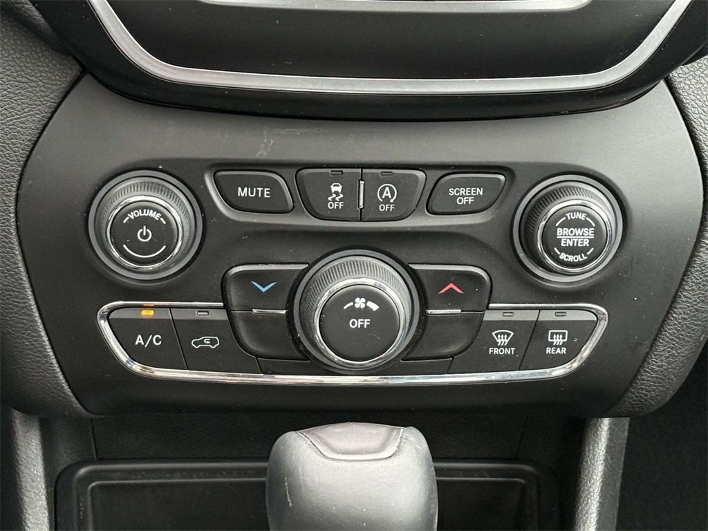 2021 Jeep Cherokee Latitude Lux photo 19