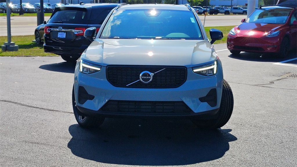 2026 Volvo XC40 Core photo 28