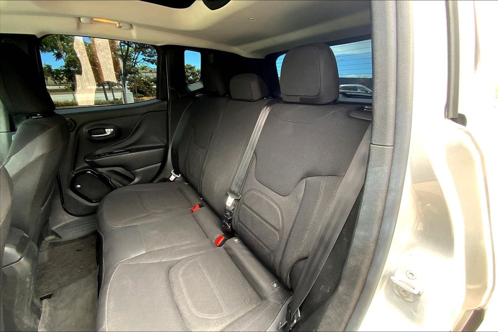 2017 Jeep Renegade Latitude North Edition photo 24