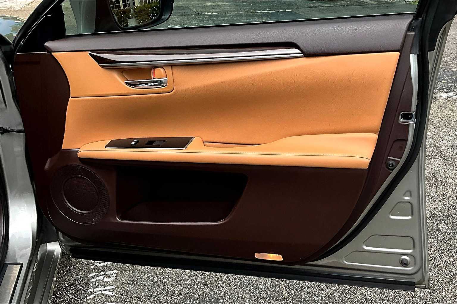2017 Lexus ES 350 photo 26