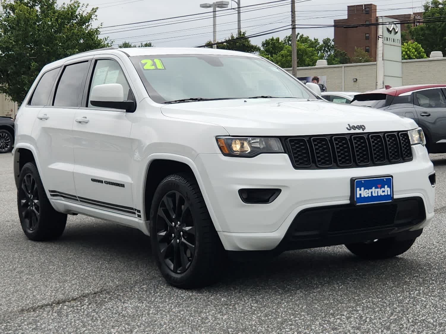 2021 Jeep Grand Cherokee Laredo X photo 2