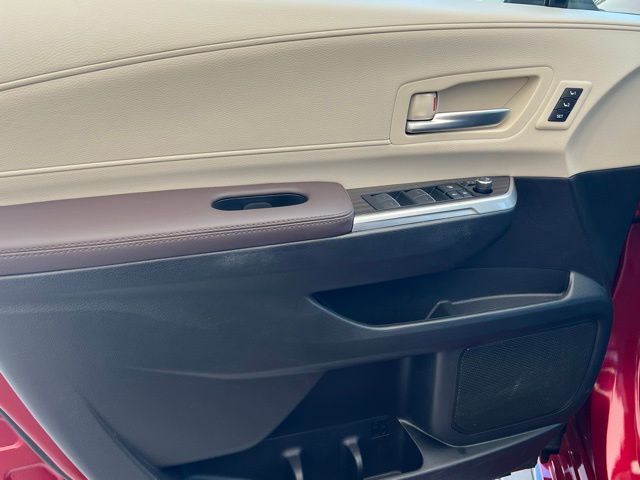 2024 Toyota Sienna Platinum photo 22