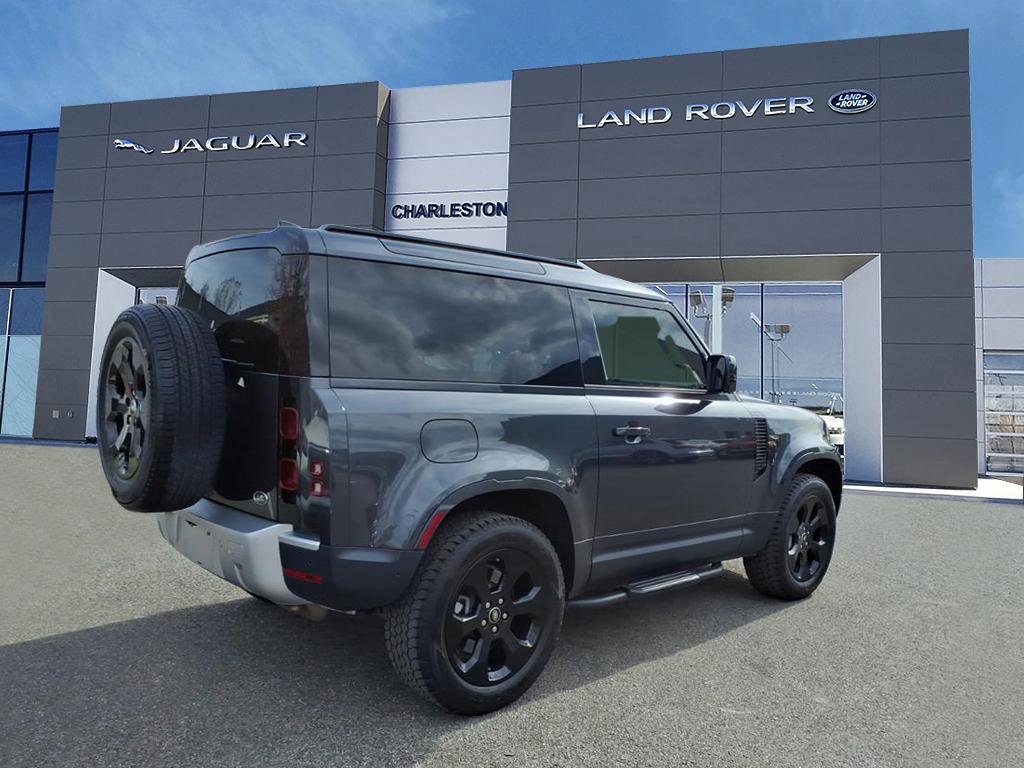 2023 Land Rover Defender SE photo 3