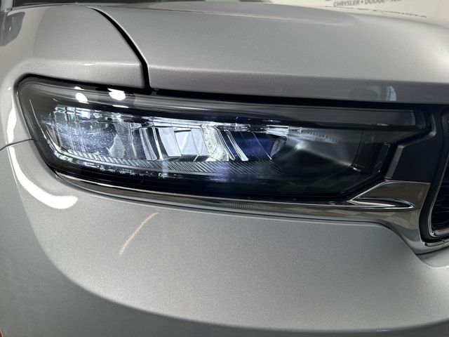 2025 Jeep Grand Cherokee Laredo X photo 4