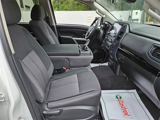 2023 Nissan Titan SV photo 13