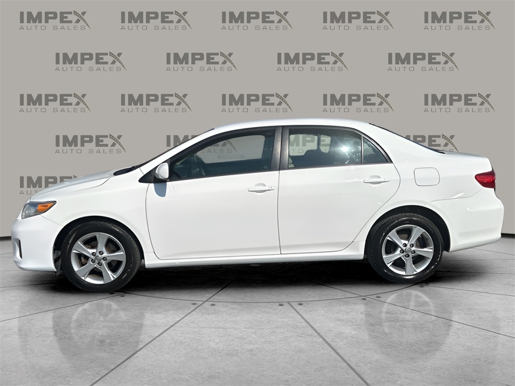 2012 Toyota Corolla LE photo 2