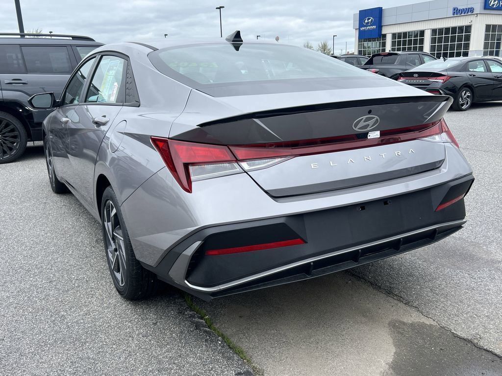 2025 Hyundai Elantra SEL Sport photo 4