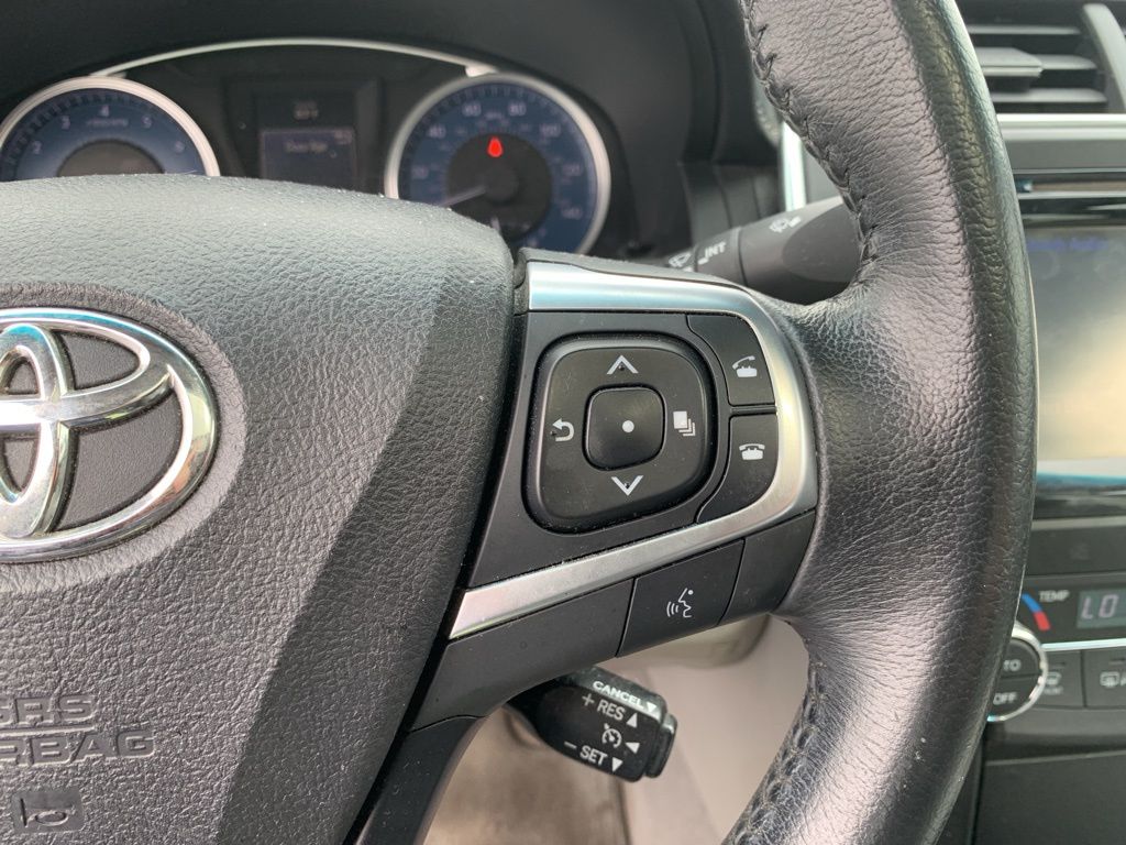 2015 Toyota Camry XLE photo 14