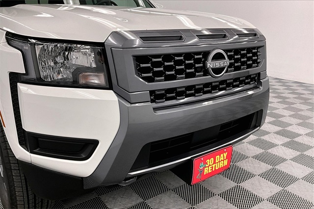 2025 Nissan Frontier SV photo 14