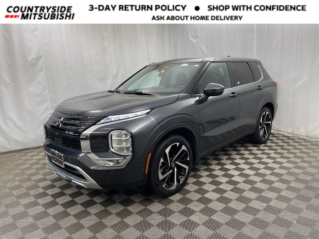 2024 Mitsubishi Outlander SE's photo