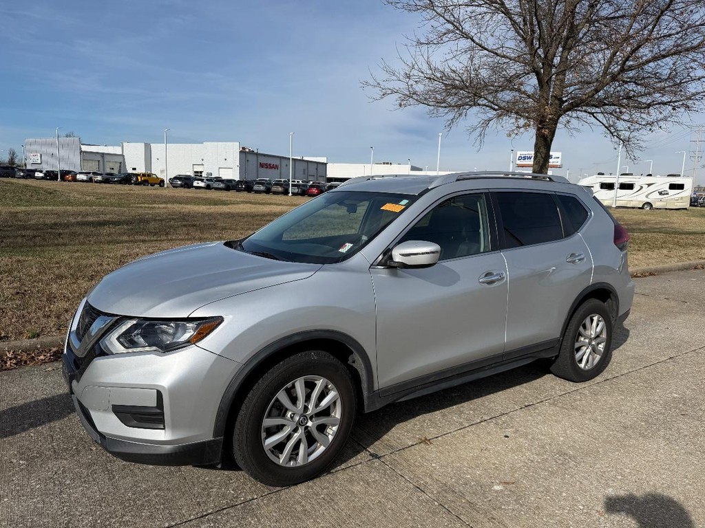 2018 Nissan Rogue SV's photo