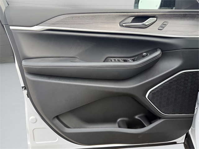 2025 Jeep Grand Cherokee Limited photo 24