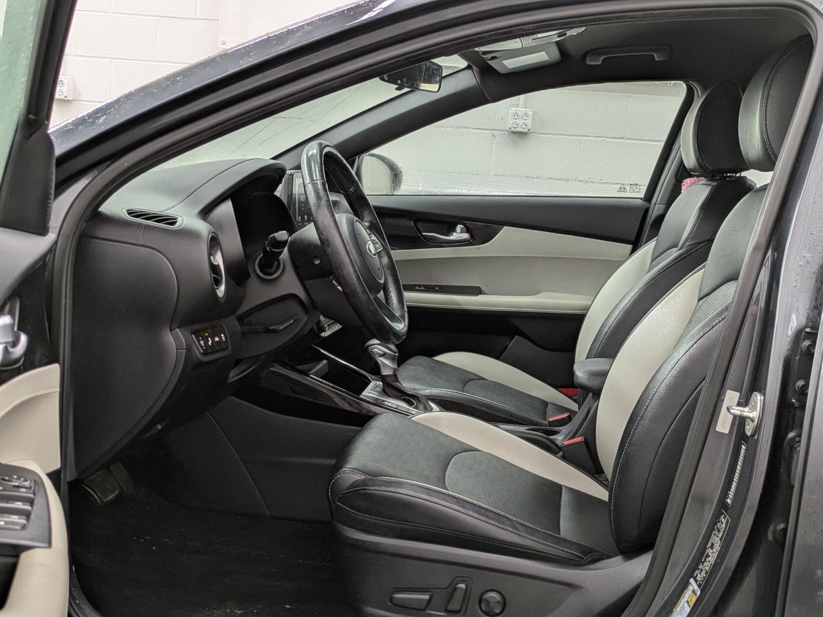 2019 Kia Forte EX photo 3