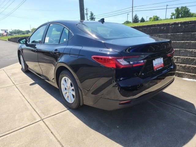 2025 Toyota Camry LE photo 4