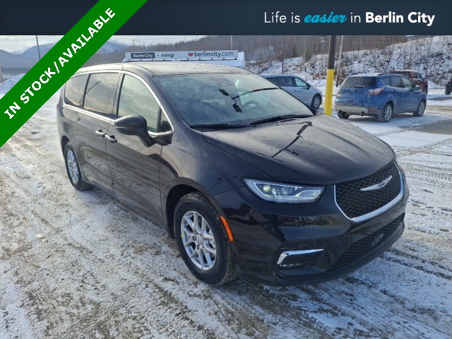 2026 Chrysler Pacifica Select's photo