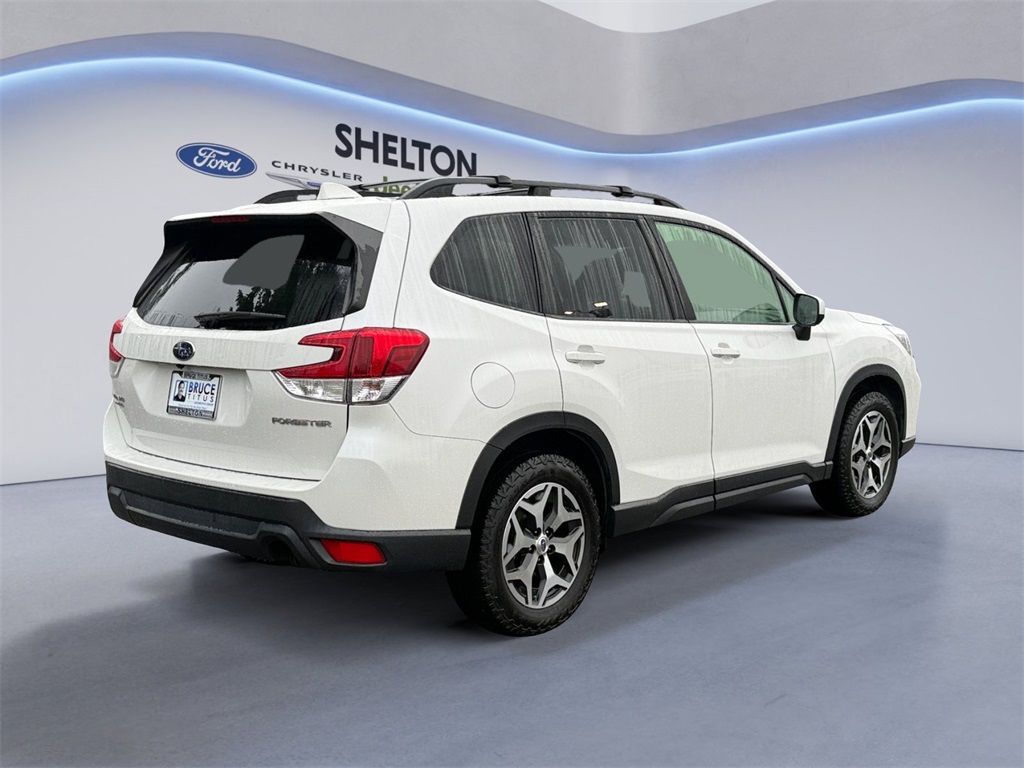 2020 Subaru Forester Premium photo 4
