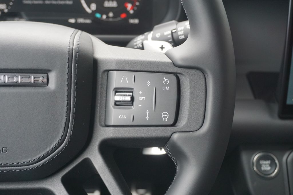 2025 Land Rover Defender 110 V8 photo 13