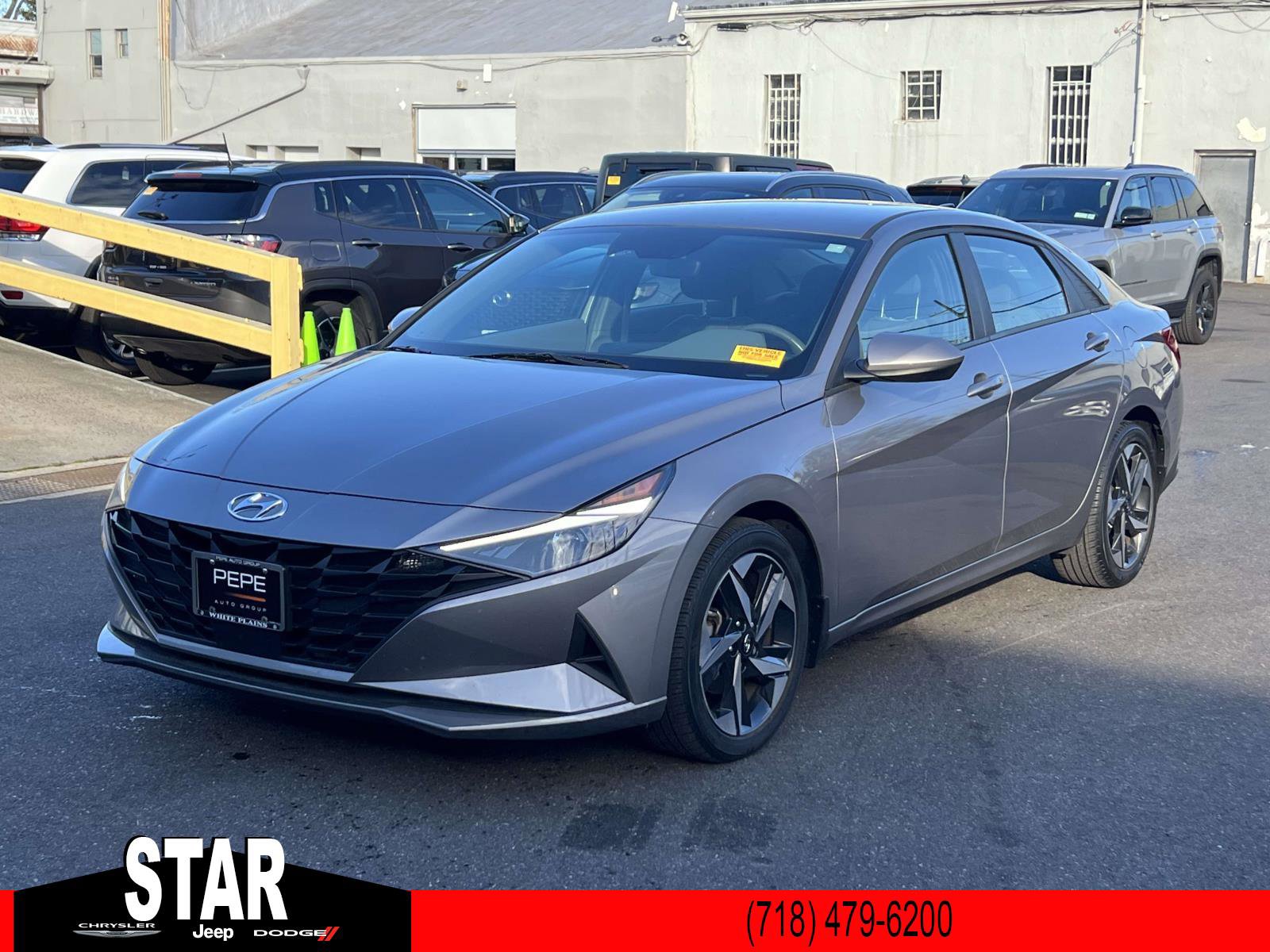 2023 Hyundai Elantra SEL photo 2