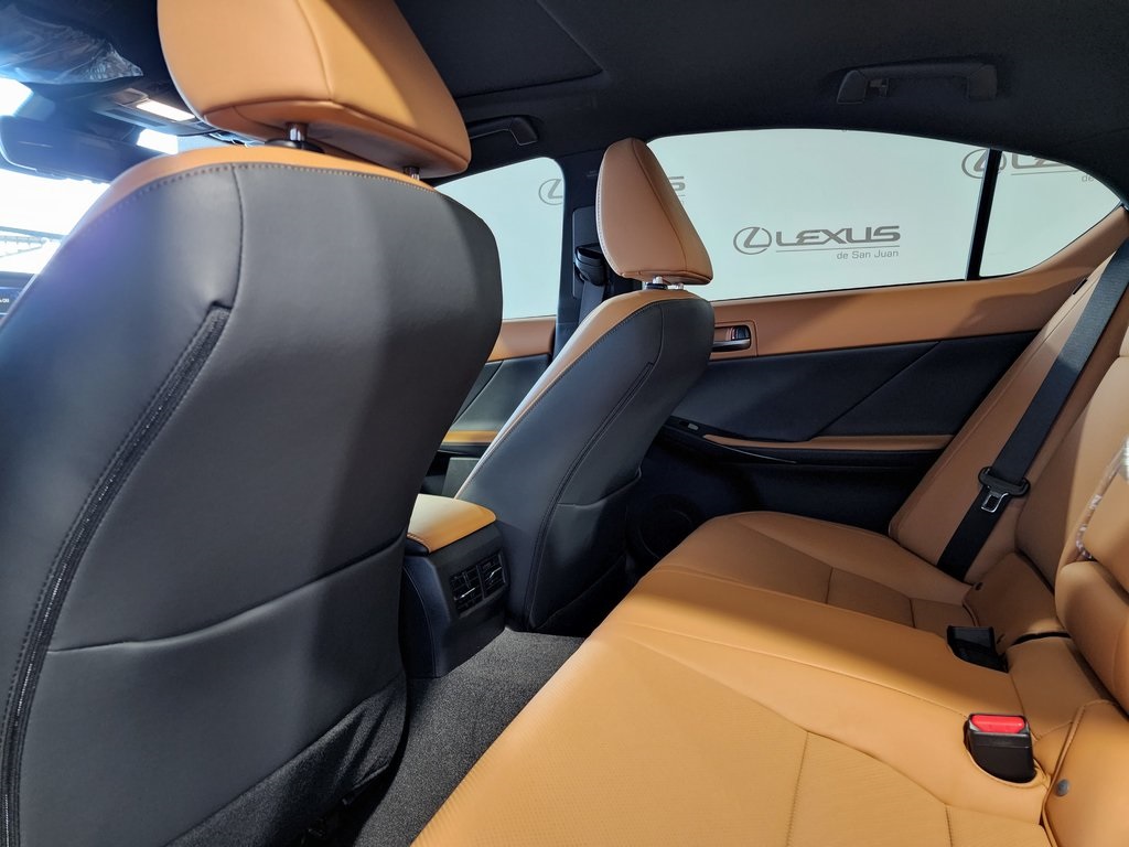 2025 Lexus IS 300 photo 25