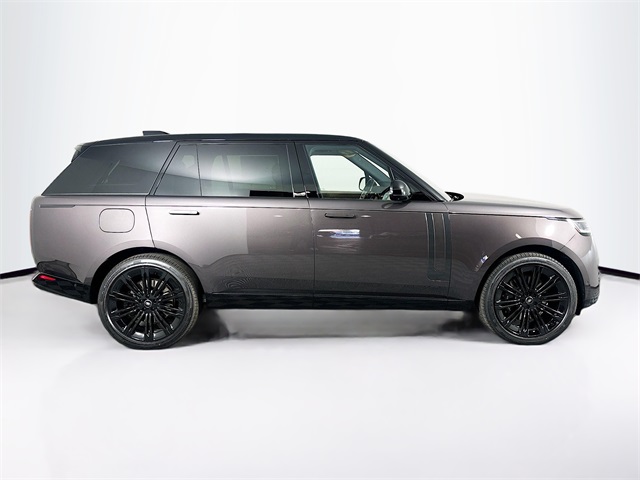 2025 Land Rover Range Rover SE photo 3